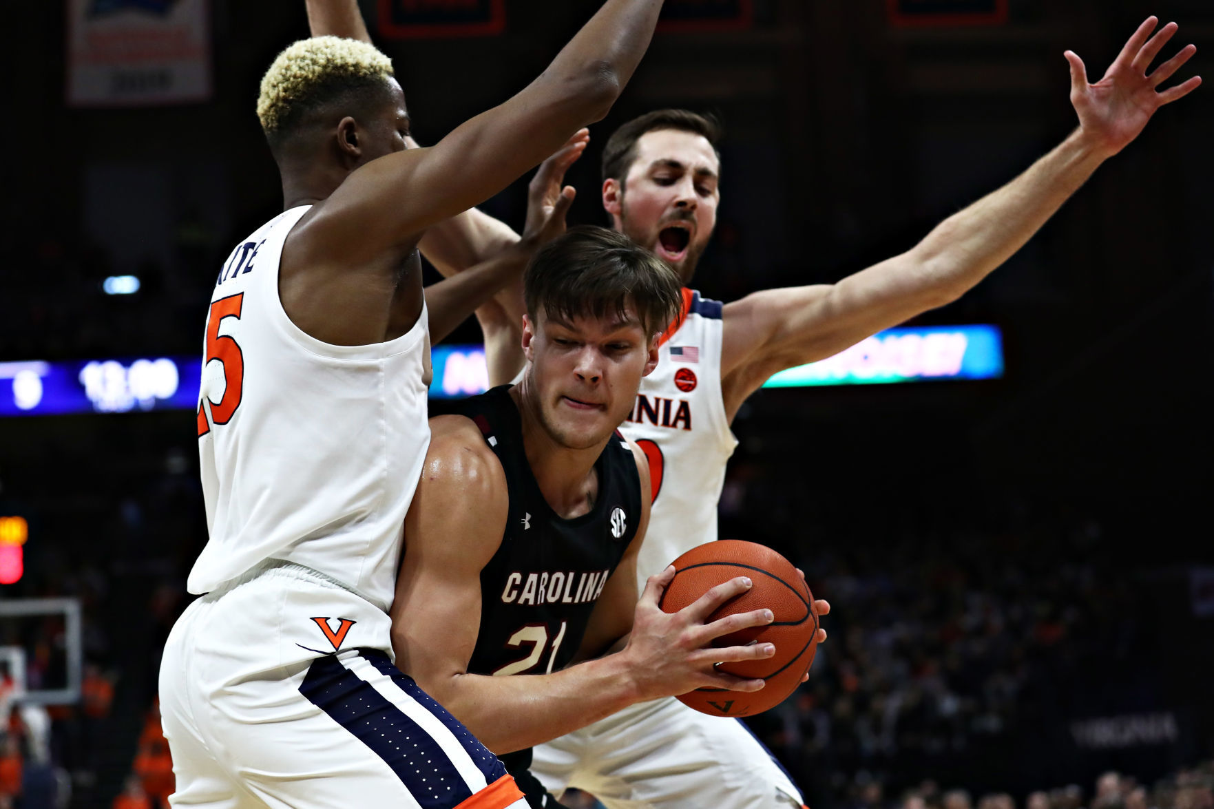 20191222_cdp_sports_uvahoops375.JPG